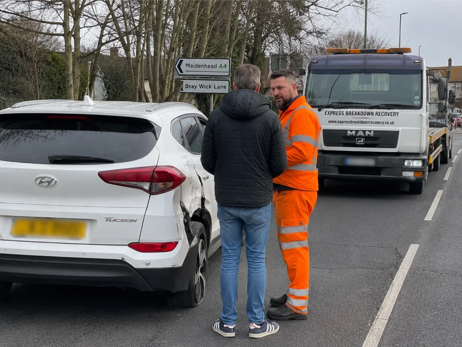 Accident Recovery Operator Assisting driver Maidenhead Berkshire