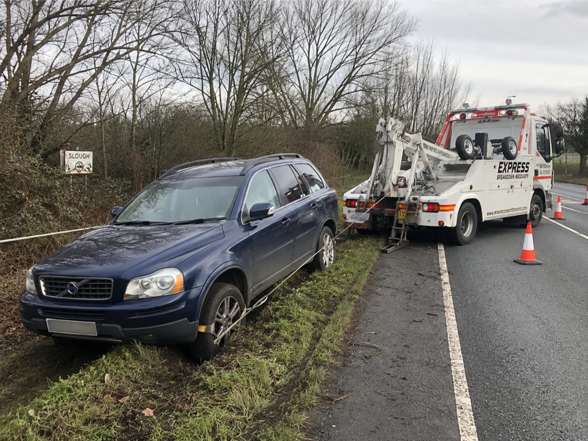 Volvo XC90 Embankment Winch Recovery in Slough UK