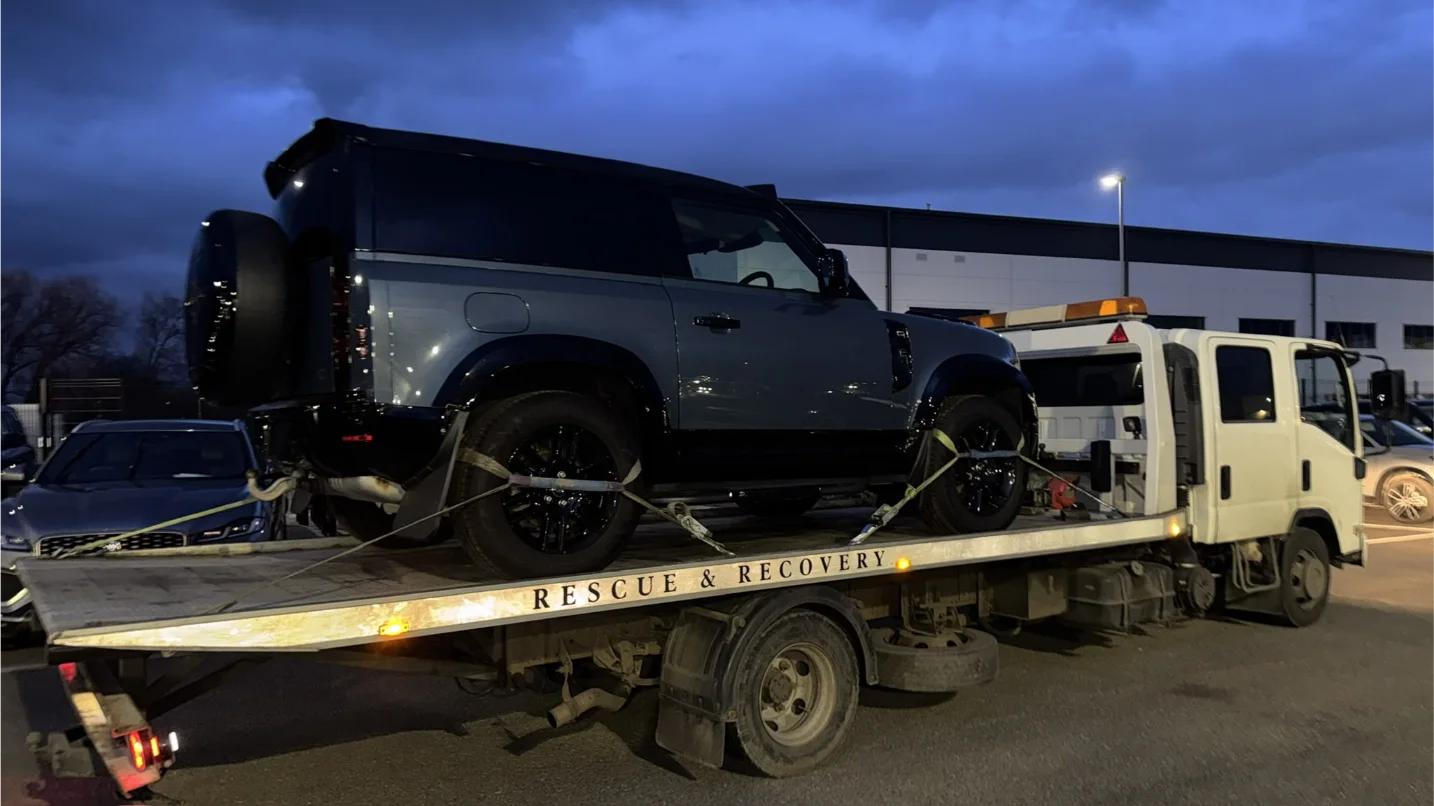 Land Recover Defender Flatbed Transport