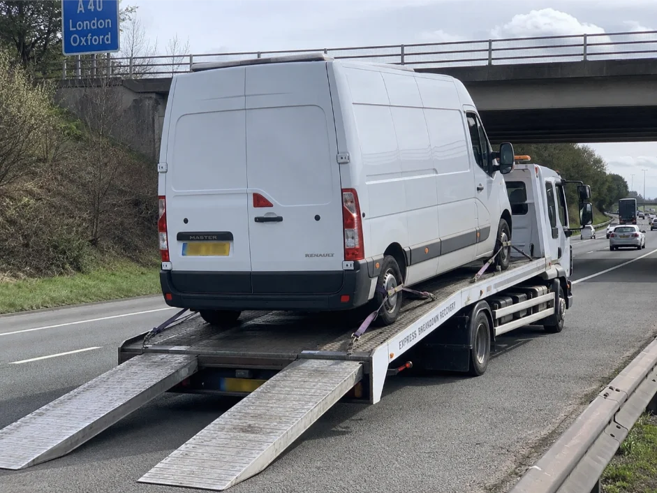 renault master van recovery a40 motorway