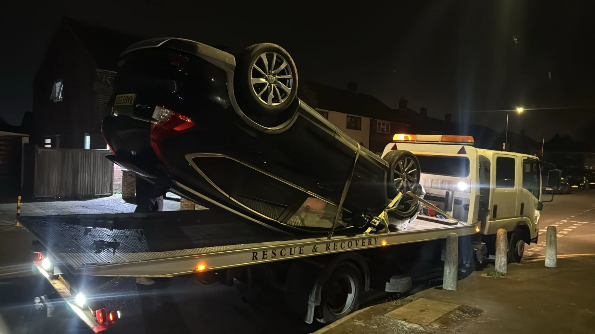 toyota yaris rollover accident recovery london night