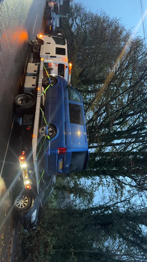 blue-ford-car-recovery-windsor