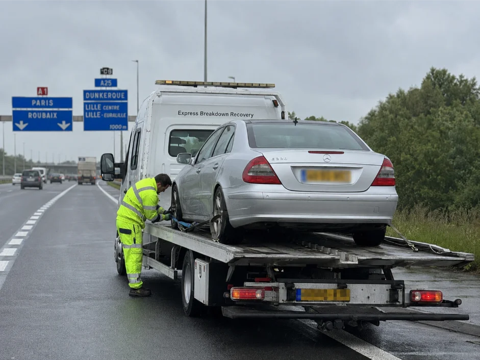 Mercedes E-Class vehicle transports from France to the UK