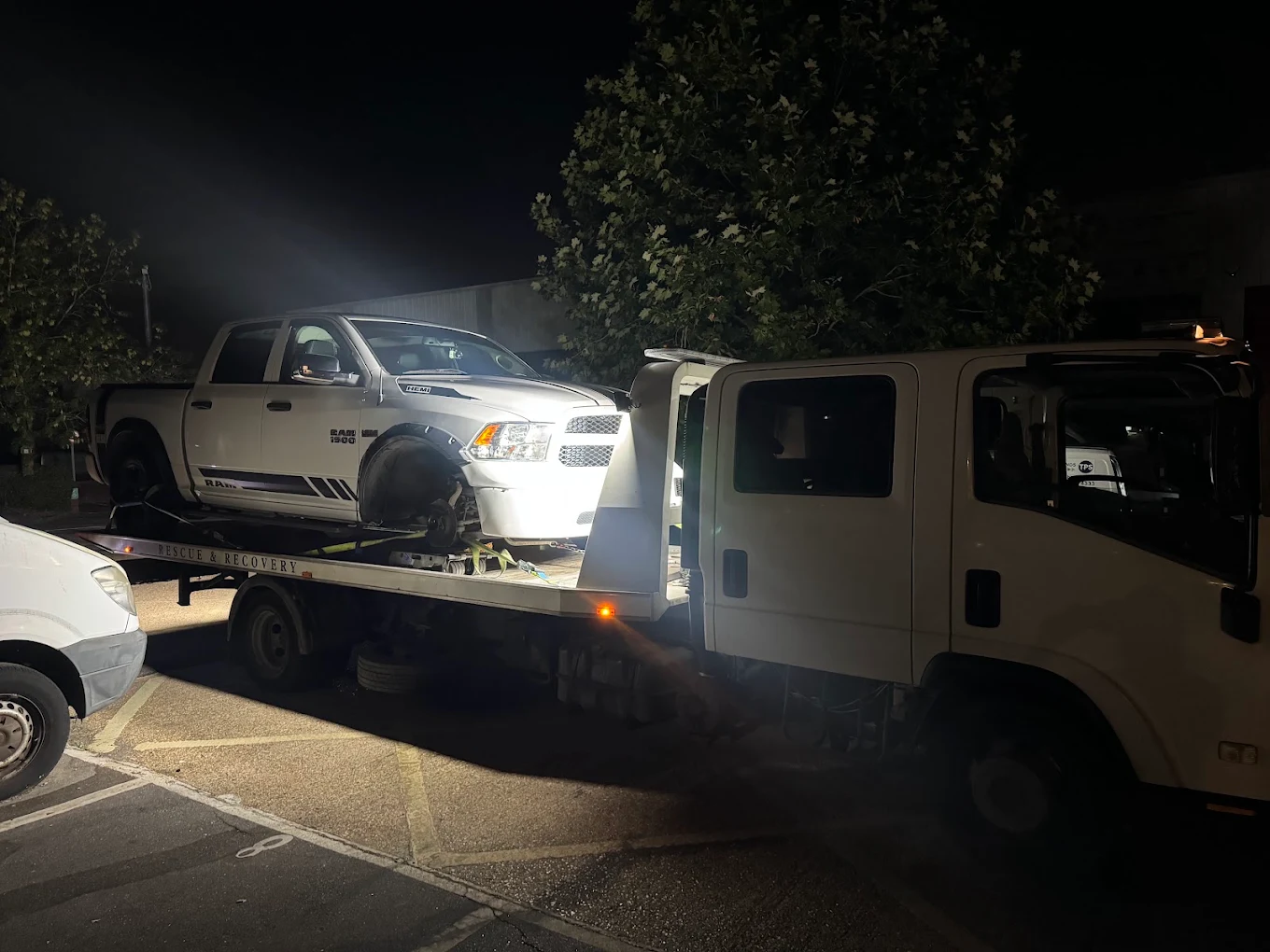 ram-1500-vehicle-recovery-at-night