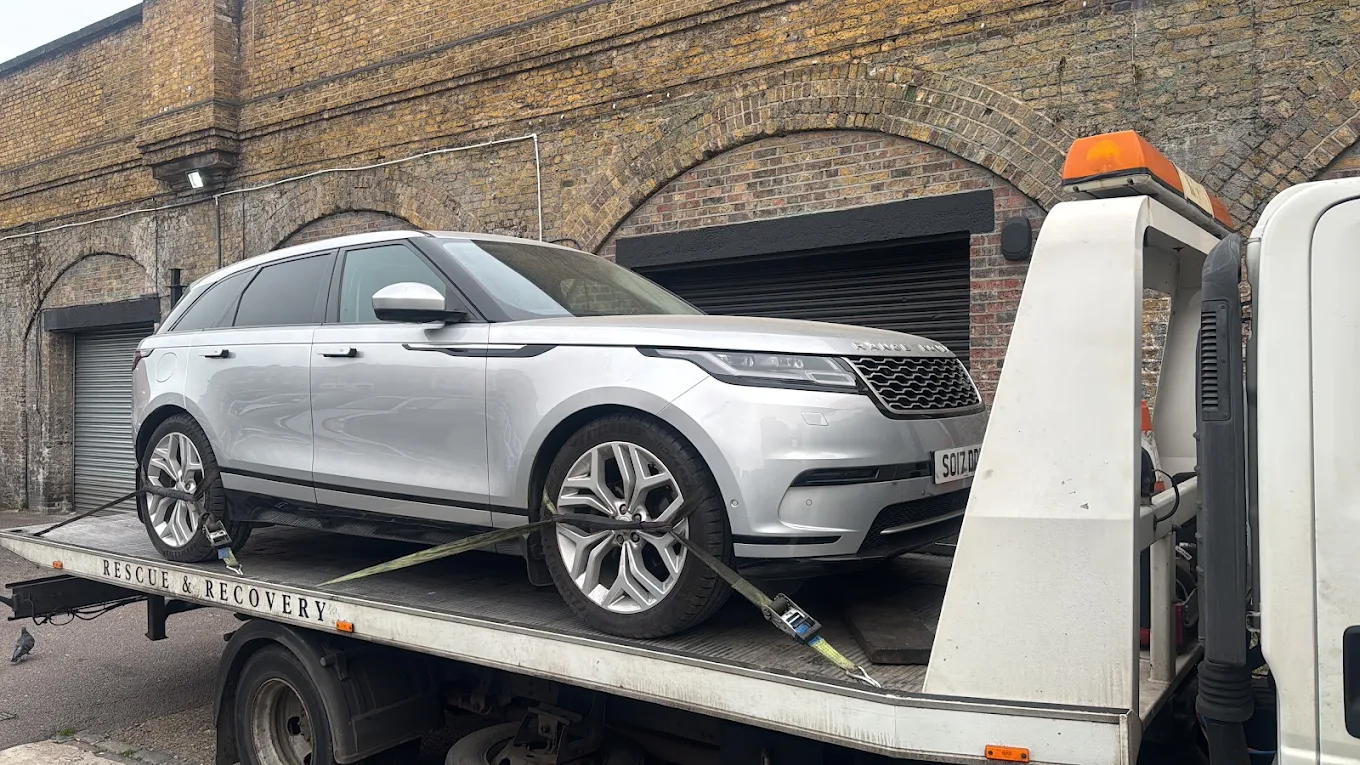 range-rover-velar-luxury-car-recovery-uxbridge