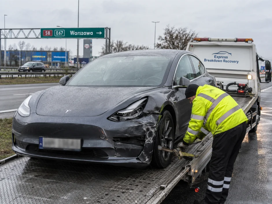 tesla model 3 accident recovery poland to uk warsaw