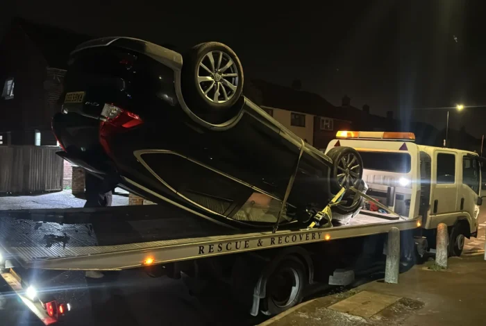 toyota-yaris-rollover-accident-recovery-london-night